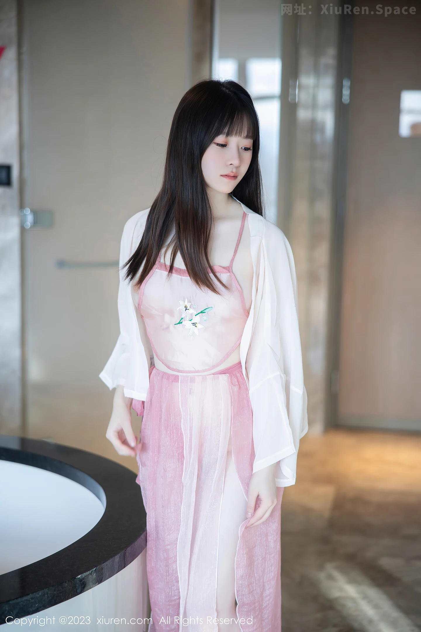 图片[3]-[XiuRen秀人网]2023.06.16 VOL.6926 林悠悠 白色透视衬衫与分色长裙与情趣肚兜性感私房写真集-秀人网官方网站